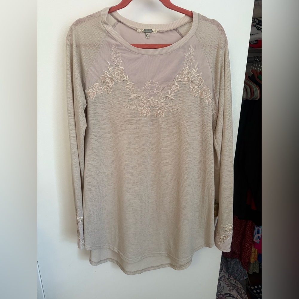 Gimmicks by BKE Beige Lace Long Sleeve Top